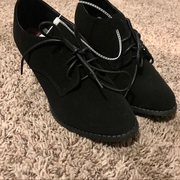 💋SOLD! NEW Black Suede Heeled Booties size 8M - Picture 4 of 6